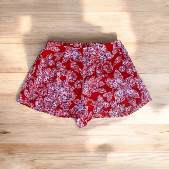 Show Me Your MuMu Aquarius Paisley Sawyer Shorts size Small - Picture 2 of 7
